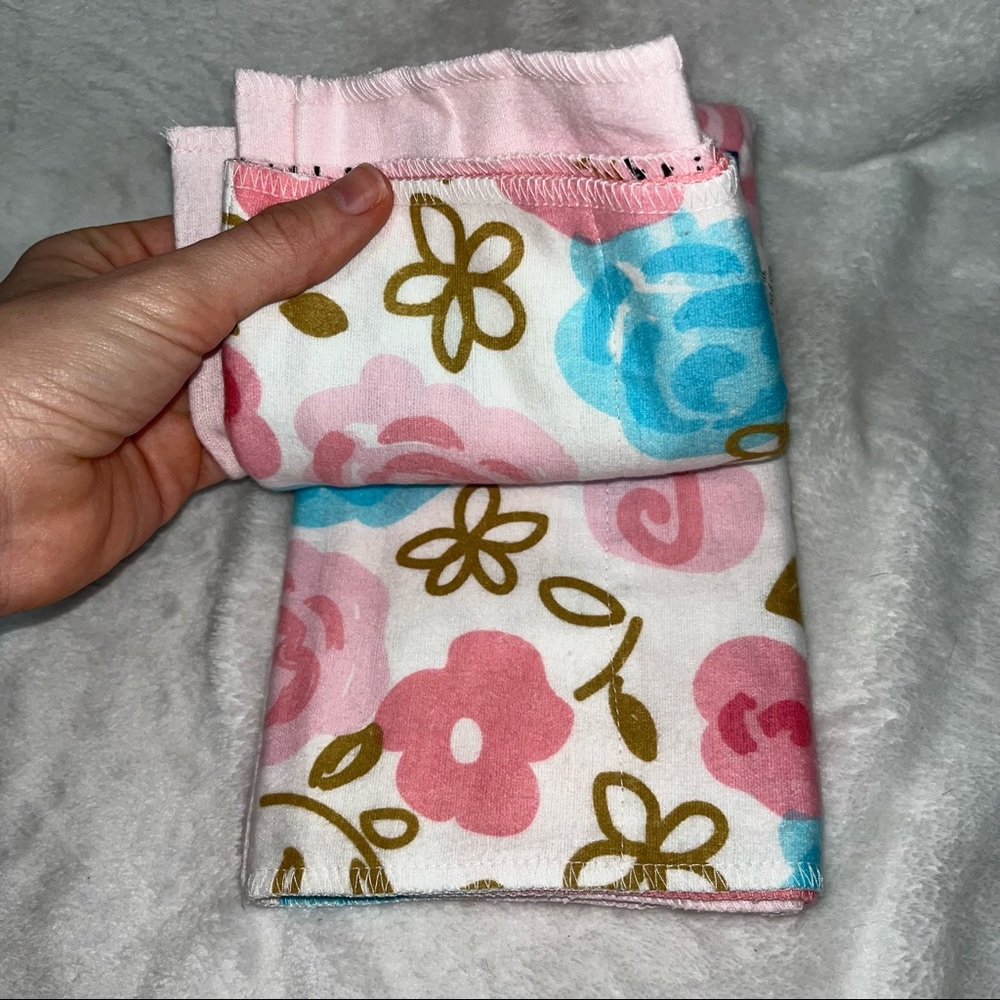 Gerber NWT 4 burp cloths - Picture 6 of 8